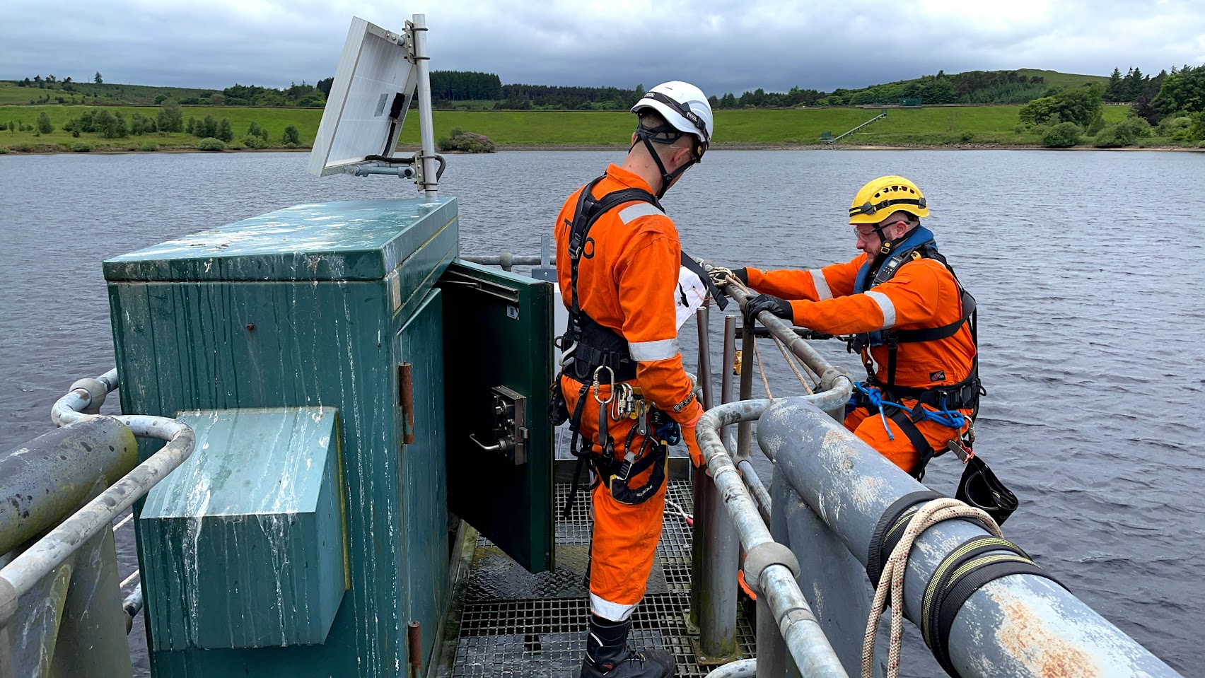 Emergency hydraulic line replacement for Yorkshire Water